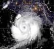 El huracán Polo continúa frente a la costa suroeste de México con vientos máximos sostenidos de cerca de 250 km/h y amenaza de fuertes lluvias y marejadas. FOTO: NOAA.