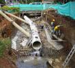 Obreros del Área Metropolitana realizan las labores en el afluente que divide a Itagüí de San Antonio de Prado. FOTO: cortesía