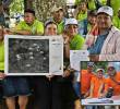 Algunos de los beneficiarios con la entrega de los lotes recuperados. FOTO: Cortesía