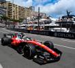Charles Leclerc corriendo en el circuito de Las Vegas para la escudería italiana Ferrari. FOTO: <b>GETTY</b>