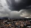 Imagen de referencia de una tormenta sobre la ciudad de Medellín. Foto: Jaime Pérez Munévar