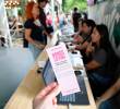 En seis años, Comfama ha entregado más de 85 mil bonos de lectura. FOTO: Cortesía Comfama