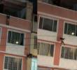El menor de dos años fue trasladado a un centro de salud tras lo ocurrido. Foto: captura video @ColombiaOscura