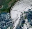 Lluvias torrenciales, vientos de 165 km/h y daños en infraestructura marcaron el paso de Isaías por Florida y Alabama, obligando a suspender vuelos, evacuar plataformas petroleras y declarar estado de emergencia. FOTO: AFP