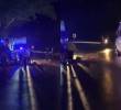 Un grupo de personas auxiliaba a un motociclista que tuvo un accidente previo al paso del camión. Foto: Redes sociales.