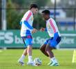 Gustavo Puerta y Jhon Arias jugando en un entrenamiento. FOTO: <b>FCF</b>