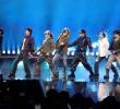 BTS, la banda surcoreana integrada por RM, Jin, SUGA, j-hope, Jimin, V y Jung Kook, se presenta hoy y mañana en El Campín, en Bogotá, dentro de su gira mundial Arirang. FOTO: Getty