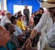 Tras entregar la totalidad de su primer haber mensual a dos ancianatos del municipio de Quimbaya, el presidente Abelardo de la Espriella confirmó que no cobrará su remuneración de gobierno. FOTO: Captura de video de redes sociales @ABDELAESPRIELLA