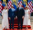 De la Espriella recibió en el Batallón Paraíso, en Barranquilla, a Marco Rubio, secretario de Estado de Estados Unidos. Al encuentro también asistieron sus esposas, Ana Lucía Pineda y Jeanette Christina Dousdebes Rubio. FOTO: Presidencia