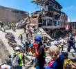 A pocos días del terremoto, los rescatistas buscaban sobrevivientes en Pereira. Foto: Manuel Saldarriaga.