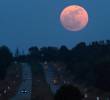 La Luna de Cosecha será la última superluna de este año, luego de haber observado también la Luna de Esturión y la Superluna Azul el mes pasado. FOTO: AFP