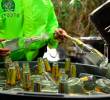 Las autoridades, además, encontraron 13.600 botellas vacías de cerveza, muchas veces recolectadas en las calles, a las cuales las iban a llenar con este licor producido irregularmente. FOTO: CORTESÍA POLICÍA METRPOLITANA