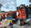 Disidencias de las Farc paralizaron a dos municipios del Huila en plena luz del día homenajeando a un explosivista abatido por la Policía. Fotos: Captura videos redes sociales