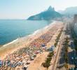 La playa de Ipanema en Brasil, como la de Copacabana, tendrán nuevas restricciones impuestas por la Alcaldía de Río de Janeiro el próximo 1 de junio. FOTO: SSTOCK