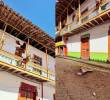 El temblor provocó grietas, desprendimientos de revoque y daños en fachadas, puertas y los tradicionales balcones coloridos que caracterizan a las viviendas del centro histórico de Jardín, Antioquia. FOTO cortesía