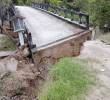 Así quedó el puente que conecta a las veredas Santa Rita y La Siria, de Yarumal, tras la creciente de una de las quebradas de la zona. FOTO: Cortesía Denuncias Antioquia