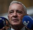 Álvaro Uribe declarando frente a los medios de comunicación. FOTO: Colprensa