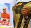 En el centro comercial Gamarra de Perú ya se venden por montones las camisetas del papa. FOTO GETTY.
