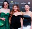 Julieth Restrepo, Yuri Vargas y Paula Castaño, de Estimados señores a su llegada a los Premios Macondo en Medellín. FOTO Manuel Saldarriaga
