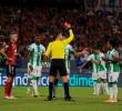 Momento en el que el juez Wilmar Roldán expulsó a Dorlan Pabón en partido de segunda fecha de cuadrangulares de Liga-2. FOTO ESNEYDER GUTIÉRREZ
