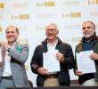 Jaramillo (centro) radicó la nueva consulta de la mano de sus colegas de Trabajo (izquierda), Antonio Sanguino, e Interior (derecha), Armando Benedetti. FOTO: MINTRABAJO