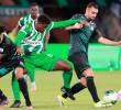 Andrés Sarmiento celebra su tanto, en la victoria parcial de Atlético Nacional en el Atanasio Girardot al Deportivo Cali por la séptima fecha de la Liga BetPlay. FOTO MANUEL SALDARRIAGA