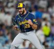 Aaron Ashby, una de las figuras de los Cerveceros de Milwaukee. FOTO: <b>X Brewers</b>