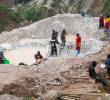 Mineros trabajando en una mina de coltán, en el poblado de Rubaya, en la República Democrática del Congo. En las tierras altas envueltas en niebla del territorio de Masisi, se desata una guerra silenciosa por el control de uno de los minerales más estratégicos del mundo. FOTO: Xinhua