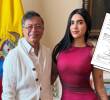 La influencer y estudiante de derecho Gabriela Muñoz y el presidente Gustavo Petro. En el facsímil, la resolución en la que fue contratado su hermano Santiago. Foto: Redes sociales.