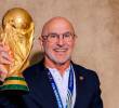 Luis De la Fuente es el segundo entrenador español en ganar la Copa del Mundo. El otro fue Vicente del Bosque. FOTO: <b>X Sefutbol</b>