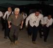 El presidente Abelardo de la Espriella desciende de un helicóptero rodeado de su esquema de seguridad en Santa Marta. Foto: Captura de video.