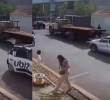 El hecho ocurrió en una vía de Brasil y quedó grabado por una cámara de seguridad instalada en la zona. FOTO: Captura de video.