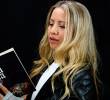 Natalia Hernández fue nominada a Mejor Canción Pop en 2023 en los Latin Grammy. Ahora presenta su primer libro de poemas. Foto: Cortesía @josuarochoa
