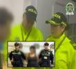 Adelante, la mujer con el alias de Jazmin. Atrás, alias Camilo siendo notificado por las autoridades. FOTO: imagen tomada de redes.