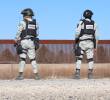 <span class=mln_uppercase_mln>Los</span><b><span class=mln_uppercase_mln> detenidos por las autoridades mexicanas fueron hallados con armas largas y cortas, cartuchos, cocaína, metanfetamina, marihuana y 12 vehículos. FOTO: Xinhua</span></b>