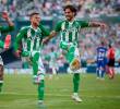 Nelson Deossa (centro) ha ganado protagonismo en el Real Betis durante el inicio de la temporada. FOTO: X: REAL BETIS