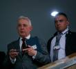 El expresidente Álvaro Uribe está siendo juzgado por su aparente responsabilidad en los delitos de fraude procesal y soborno a testigos. La Justicia tiene hasta octubre próximo para emitir un fallo. FOTO<b><span class=mln_uppercase_mln> COLPRENSA</span></b>