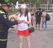 Según las autoridades, la mujer fue obligada a ir a retirar el dinero para pagarles a los vendedores informales por los productos y servicios. FOTO: CAPTURA CORTESÍA VIDEO NOTICIAS CARACOL