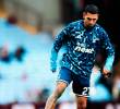 Daniel Muñoz calentando en Villa Park. FOTO: <b>X NFFC</b>