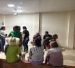 Algunos de los campesinos desplazados de la ruralidad de Yondó en el albergue habilitado. FOTO: Imagen tomada de redes