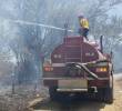 Los Bomberos luchan para apagar las llamas en el Tolima. Foto: Gobernación del Tolima