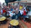 En fogones improvisados y con ingredientes frescos, las familia Herrera de Manrique, mantuvieron viva una de las tradiciones más queridas de la región. Foto: Manuel Saldarriaga