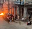 Los residentes de La Habana han tomado una vía desesperada: incendiar las toneladas de basura acumuladas en esquinas y parques para mitigar la inacción de las autoridades. FOTO: Captura de video de redes sociales