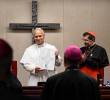 El papa León XIV interviene durante su visita oficial a España, donde condenó los abusos sexuales en la Iglesia, defendió los derechos de los migrantes y llamó a proteger la vida humana desde la concepción hasta la muerte natural. FOTO: AFP.