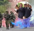 Federico Gutiérrez y Abelardo de la Espriella lanzaron un mensaje a la fuerza pública desde el desfile del 20 de julio en Medellín. Foto: Cortesía Alcaldía de Medellín