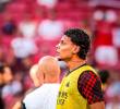 Richard Ríos durante el calentamiento con Benfica antes del duelo contra Fernebache, en Lisboa. FOTO TOMADA X@SLBenfica