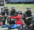 <span class=mln_uppercase_mln>Integrantes</span><b><span class=mln_uppercase_mln> de la Milicia Nacional Bolivariana participan en una jornada de adiestramiento en el Fuerte Tiuna, en Caracas, Venezuela. Nicolás Maduro convocó una masiva jornada de adiestramiento en 312 cuarteles y unidades militares en todo el país. FOTO: Xinhua</span></b>
