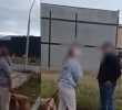 En video quedó registrado como un hombre acciona un arma traumática en contra de sus vecinos. FOTO: CAPTURA DE VIDEO