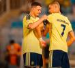 Cristiano Ronaldo recibiendo la cita de capitán al ingresar al terreno de juego. FOTO: <b>X Al NassrEN</b>