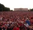 Más de 90.000 aficionados recibieron a la selección de Noruega en Oslo. FOTO: <b>Captura</b>